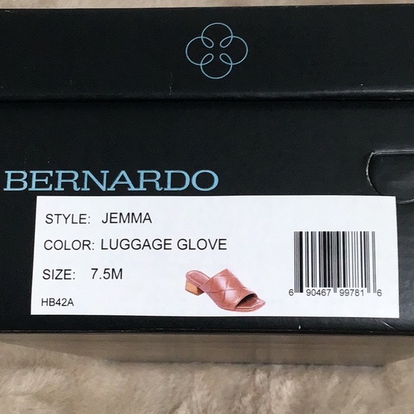 🆕 BERNARDO ”Jemma” Water Resistant Slip On Sandal 1.75” Heel Tan Color With📦 - Picture 7 of 7